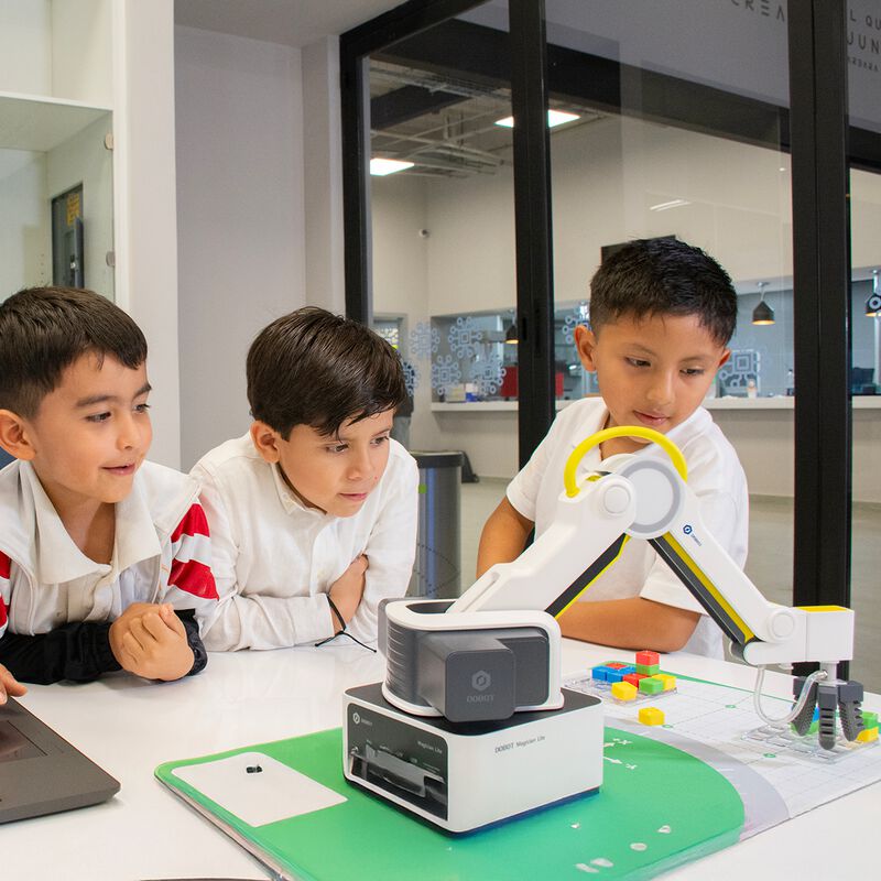 ACADEMI by KidZania Paquete 3 (2 Adultos y 2 Ni... image number null