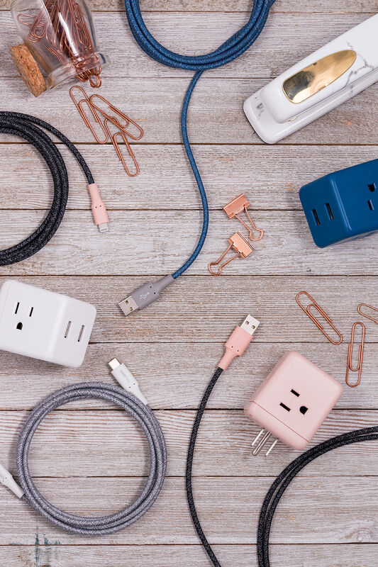 Cable USB-C to Lightning 6ft Coral image number null