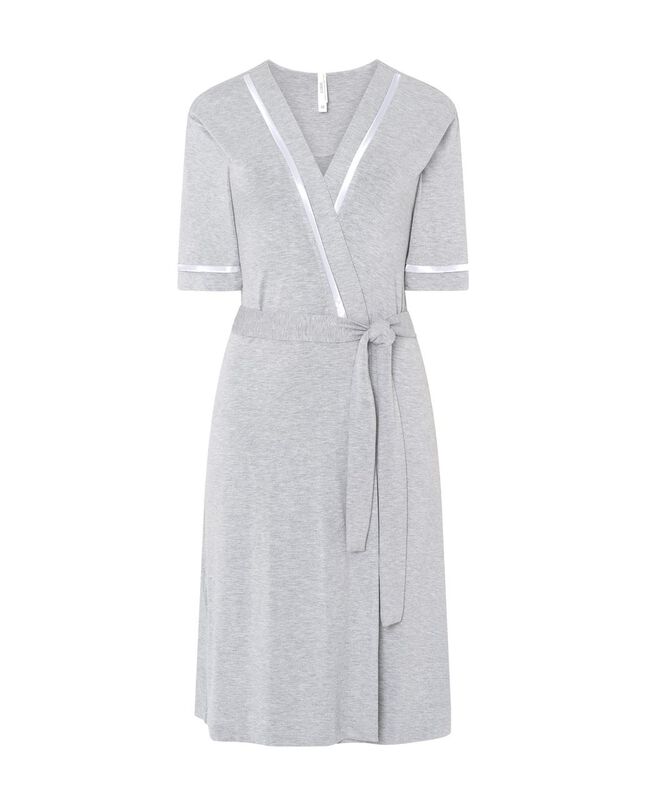 Bata de Plumas Gris image number null