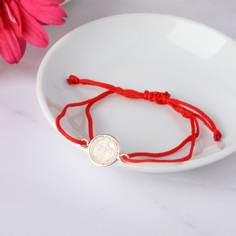 Pulsera ajustable de hilo con medalla San Benit... image number null