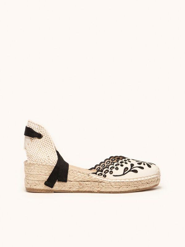 Alpargata Romero Cu&ntilde;a Baja Lona Bordada Negra image number null