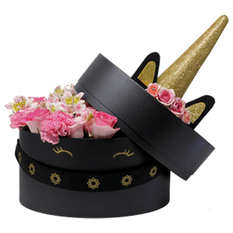 Big Fancy Unicorn Black con flores mixtas image number null