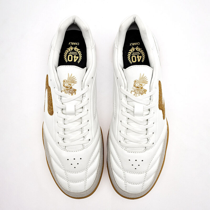 Charly tenis de f&uacute;tbol para hombre blanco dorad... image number null