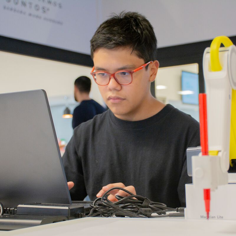 ACADEMI by KidZania Paquete 1 (1 Adulto y 1 Niñ... image number null