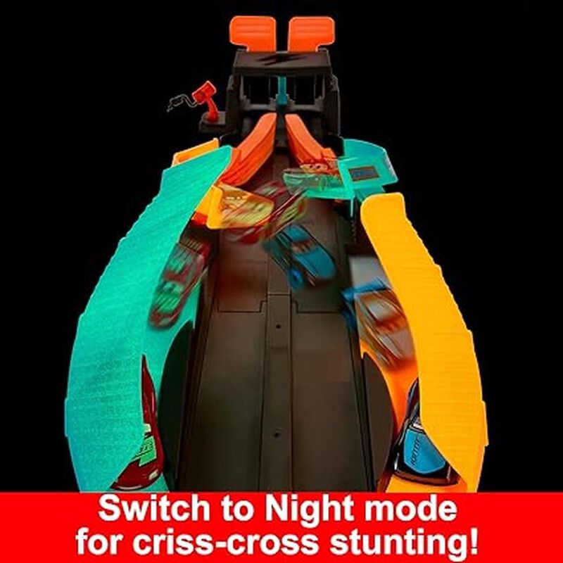 Disney Pixar Cars Glow Race Lanza y cruza image number null