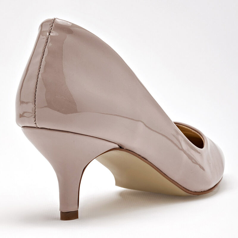 Felisa Villalobos Zapatilla para mujer beige ch... image number null