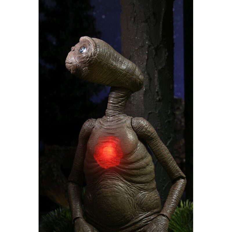 Figura E.T. Deluxe con Pecho Iluminaci&oacute;n LED 40... image number null