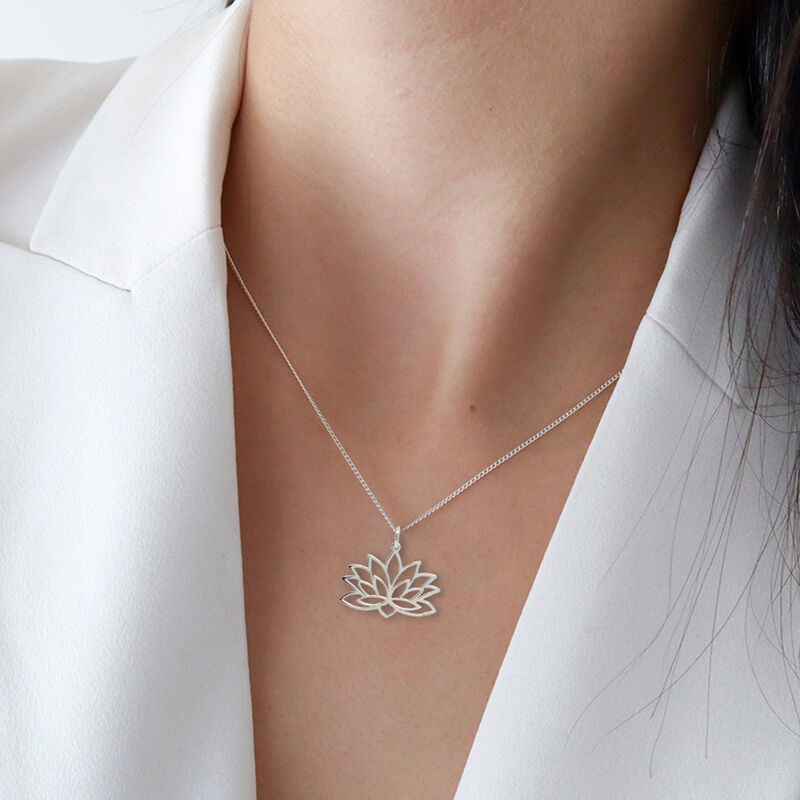 Dije Flor de Loto de Plata .925 con Cadena image number null