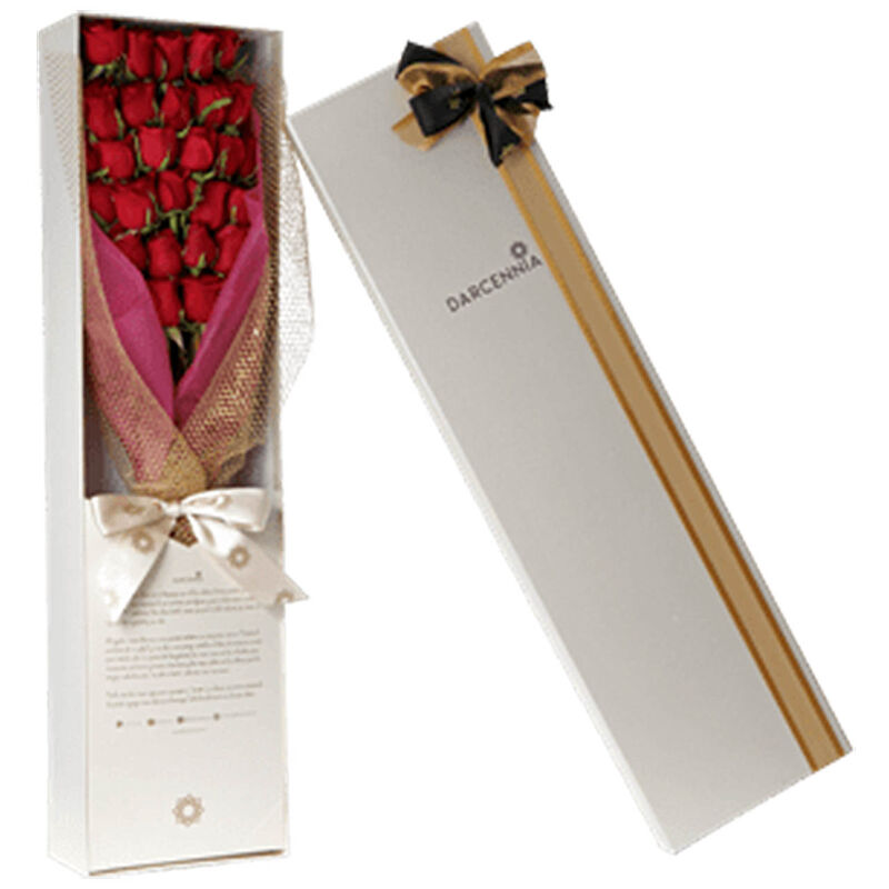 White Splendor con rosas rojas image number null