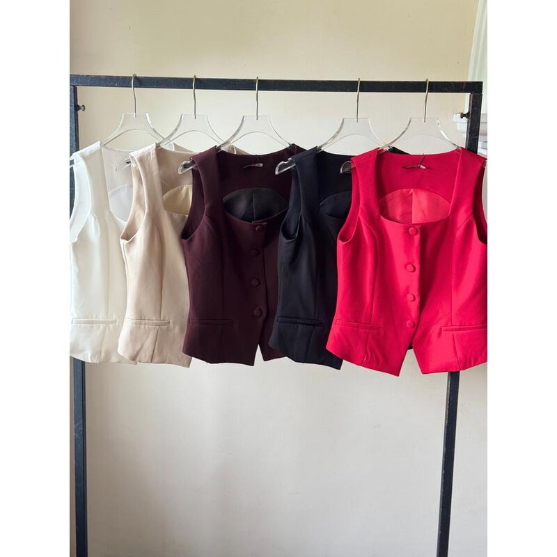 Chaleco escote cuadrado image number null