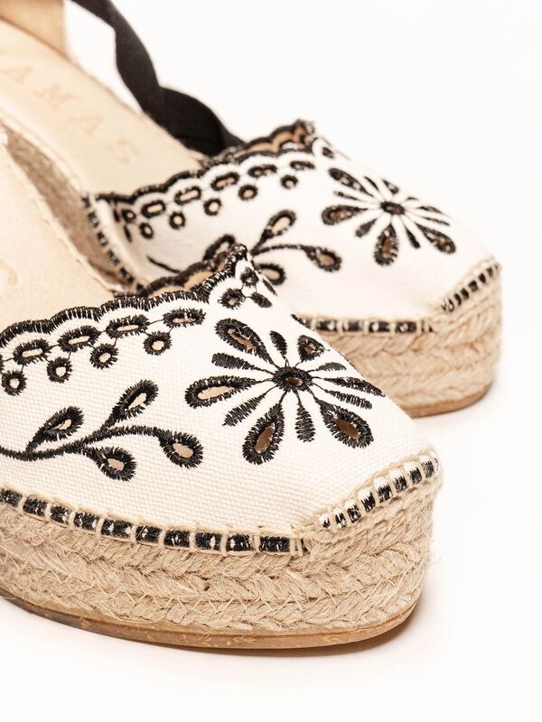 Romero Cu&ntilde;a Alta Lona Bordada Negra image number null