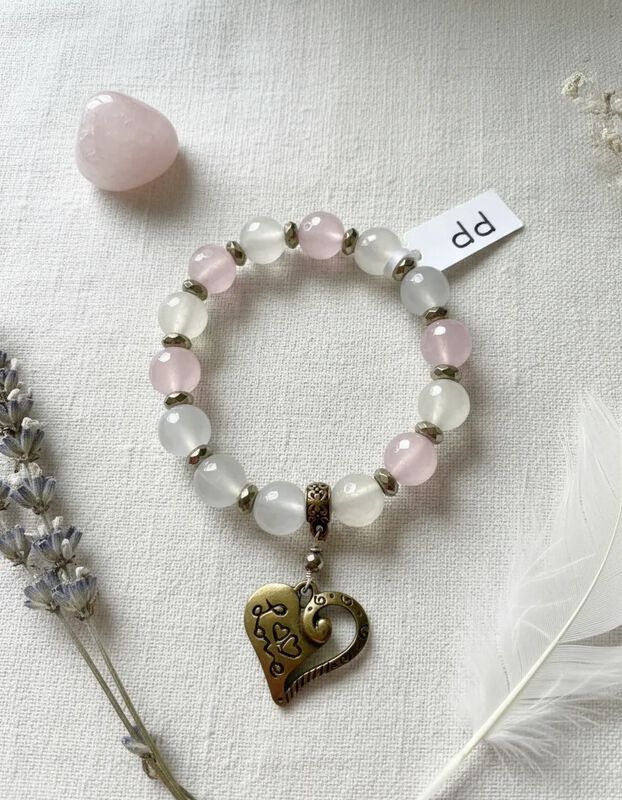 Pulsera colores pastel &Aacute;gatas con dije Coraz&oacute;n ... image number null