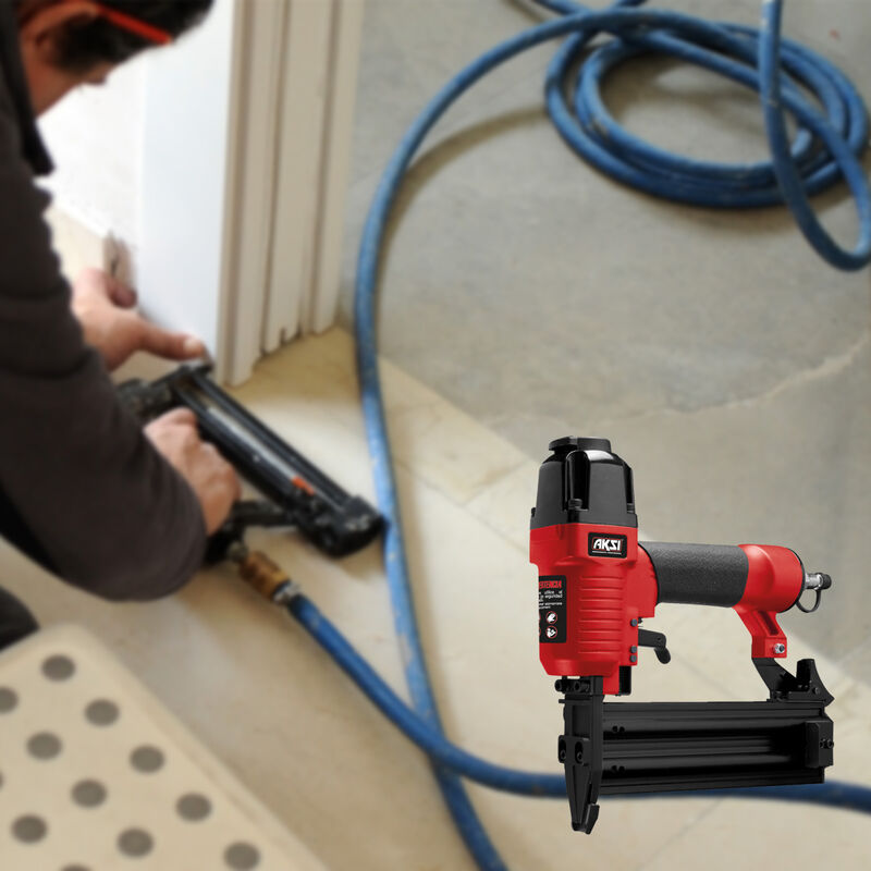 Clavadora Neum&aacute;tica Aksi Calibre 18 Profesional image number null