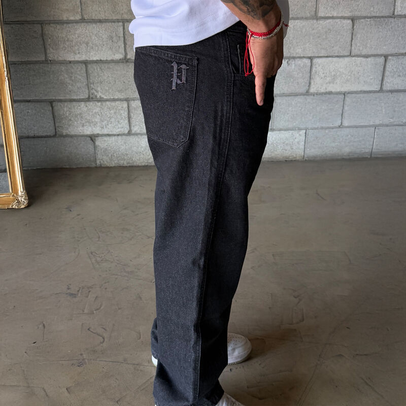 Jeans De Pierna Recta Color Negro image number null