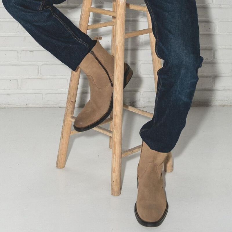 Bota Levi's&reg; de Piel Vaquera Hombre L2222462 Mi... image number null