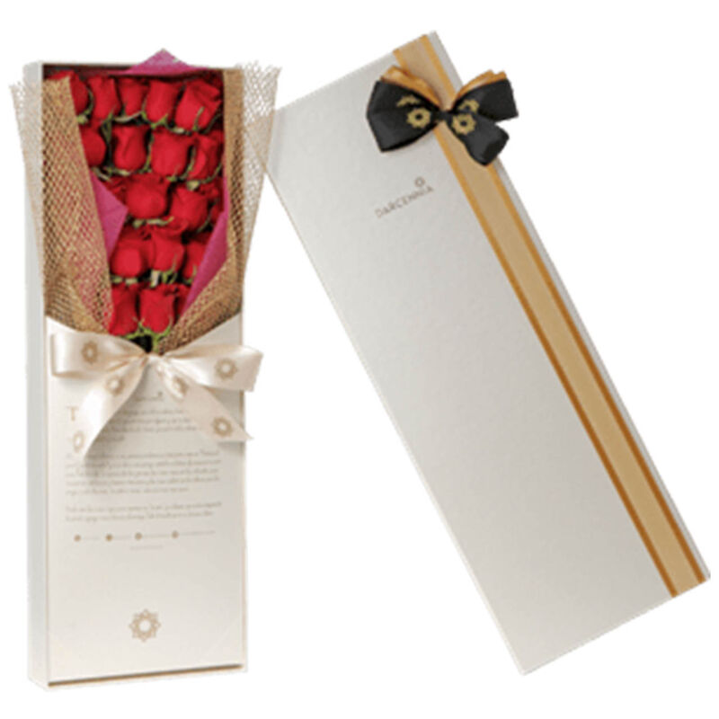 Small White Splendor con rosas rojas image number null