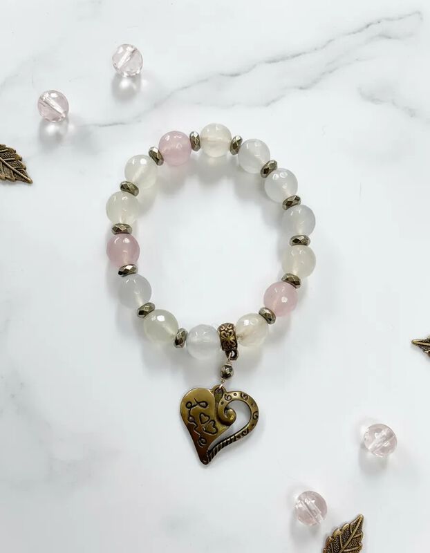 Pulsera colores pastel &Aacute;gatas con dije Coraz&oacute;n ... image number null