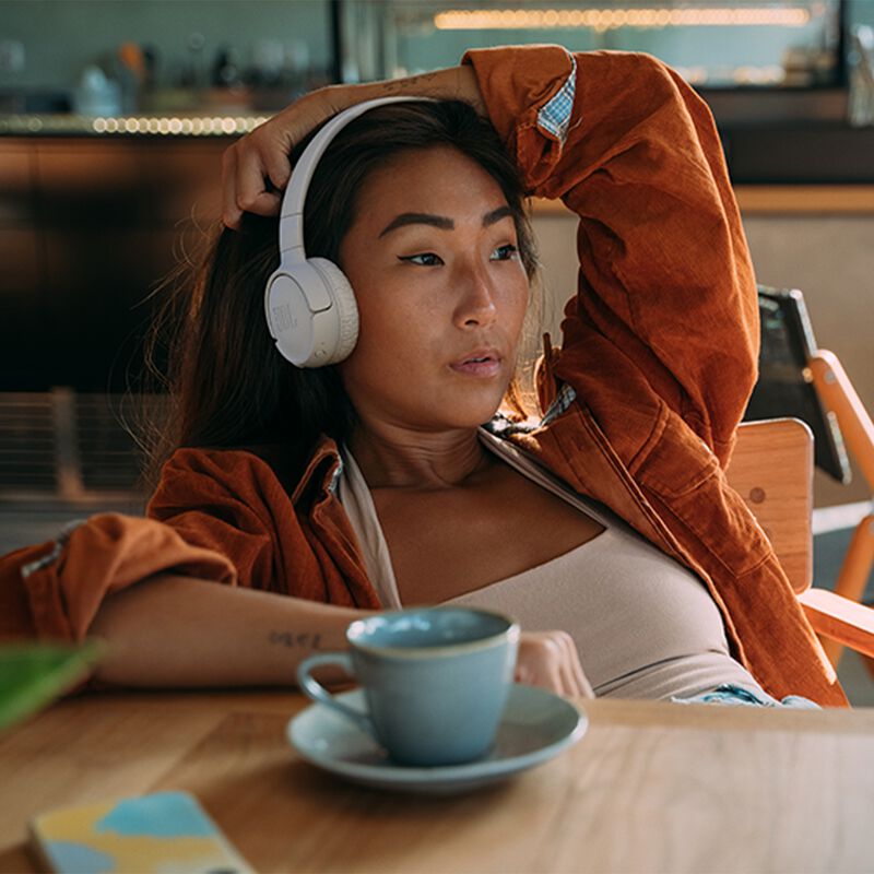 Aud&iacute;fonos Jbl Tune 520 On Ear Bluetooth Blanco image number null