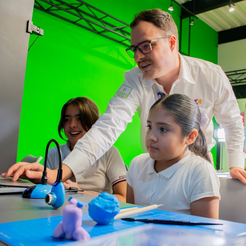 ACADEMI by KidZania Paquete 4 (4 Adultos y 2 Ni... image number null