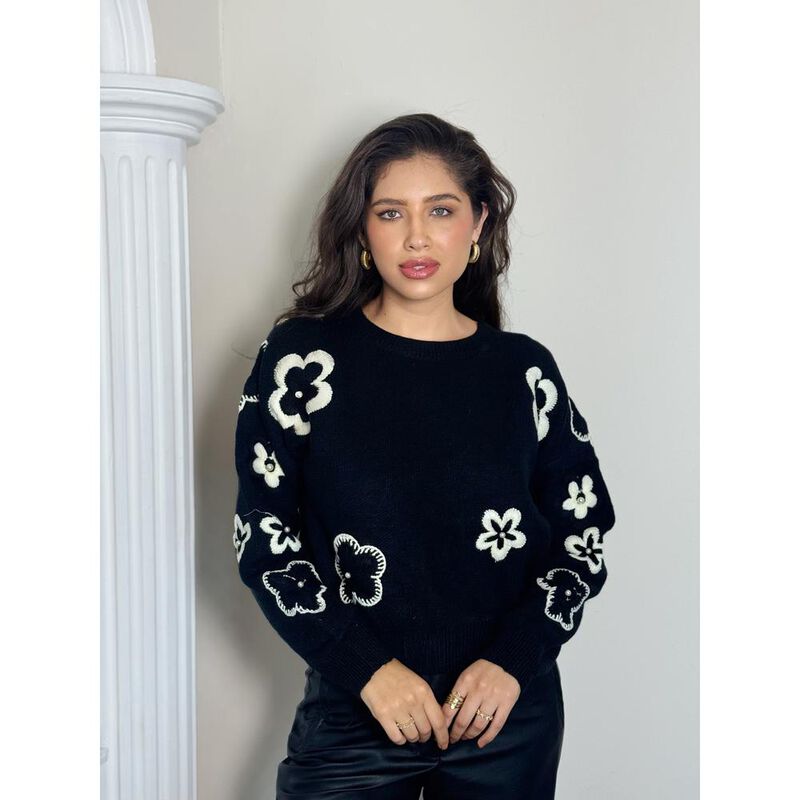 Su&eacute;ter flor bordada. image number null