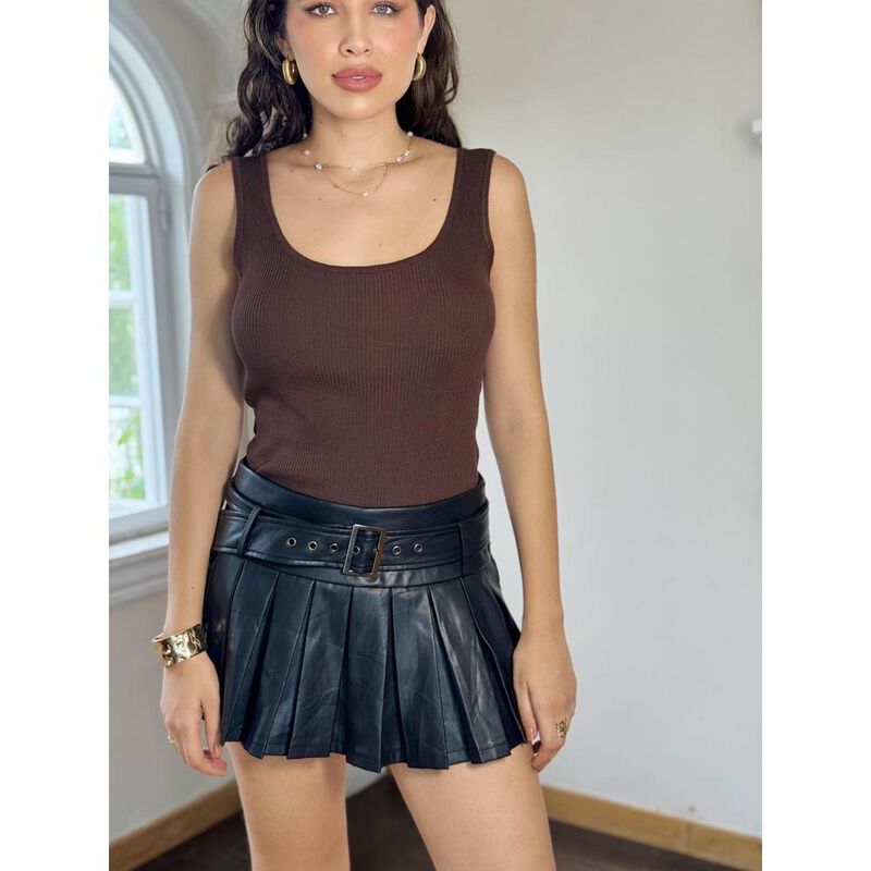 Falda tableada vinipiel con short image number null