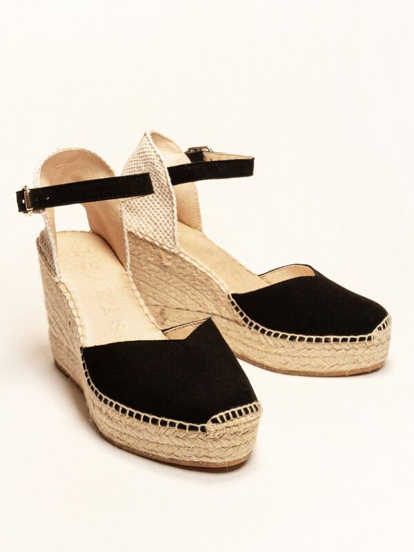 Alpargata Cu&ntilde;a Alta Jara en Ante Negro image number null