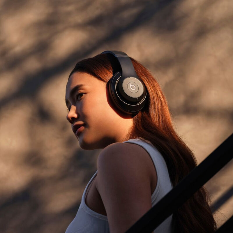 Audifonos Beats Studio Pro Negro MQTP3LL/A image number null