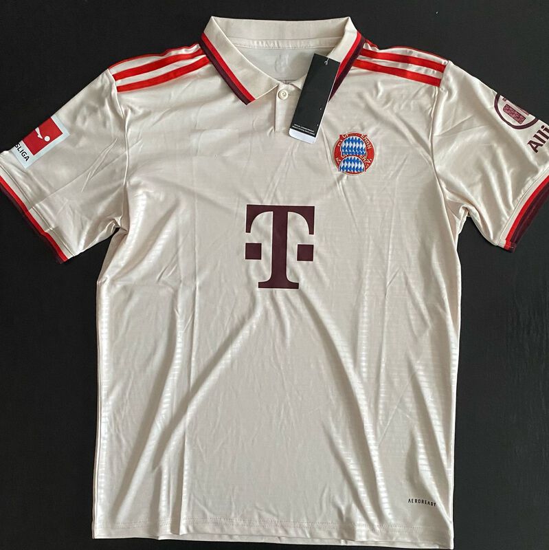 Jersey Baye Munich 2025 Beige 3ero  Talla M image number null