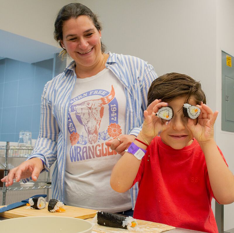 ACADEMI by KidZania Paquete 3 (2 Adultos y 2 Ni... image number null