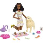 Barbie Sisters & Pets, Cachorros Recién Nacidos, Muñeca morena y Set de Juego con 1 perrita y 3 cachorros