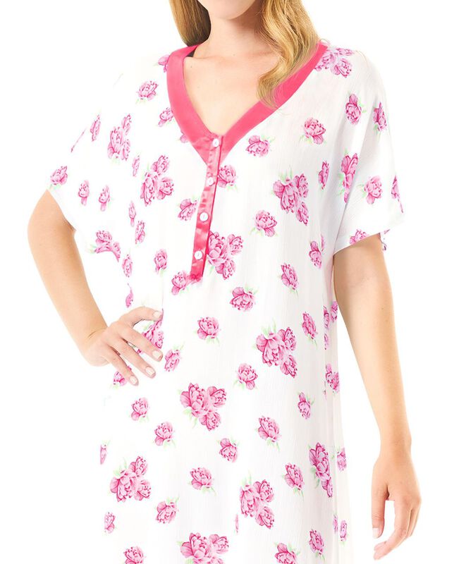 Camis&oacute;n Corto con Flores Fucsia image number null