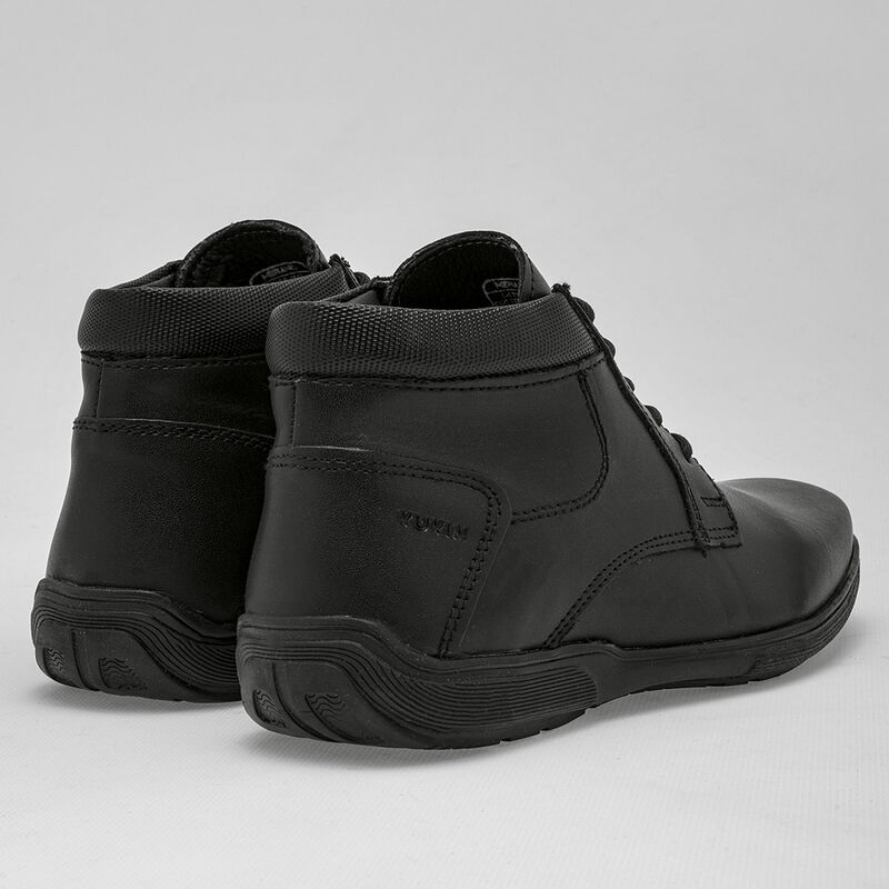 Yuyin Bota para joven negro image number null
