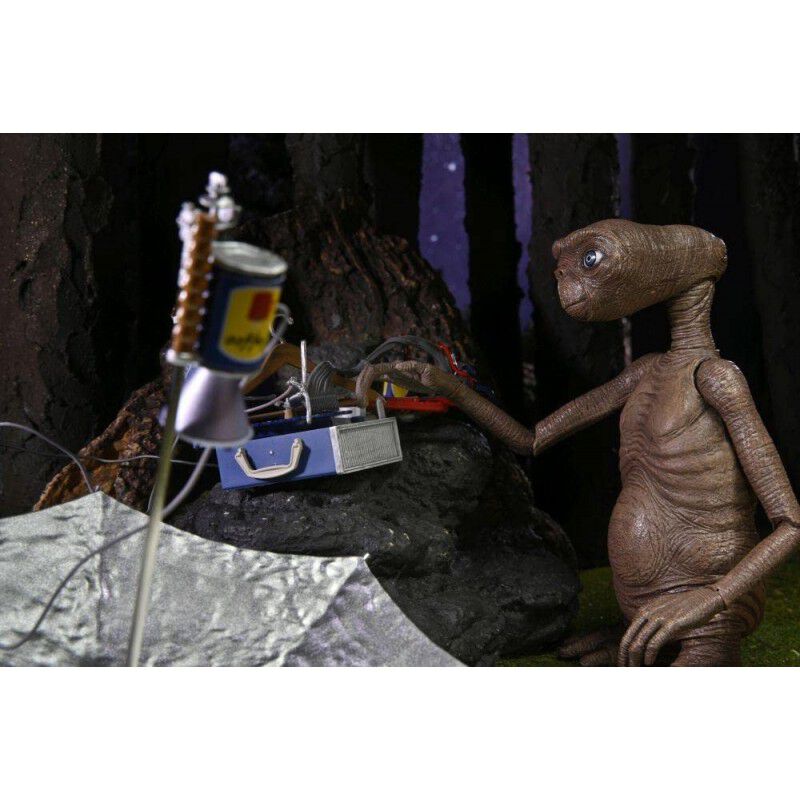 Figura E.T. Deluxe con Pecho Iluminaci&oacute;n LED 40... image number null