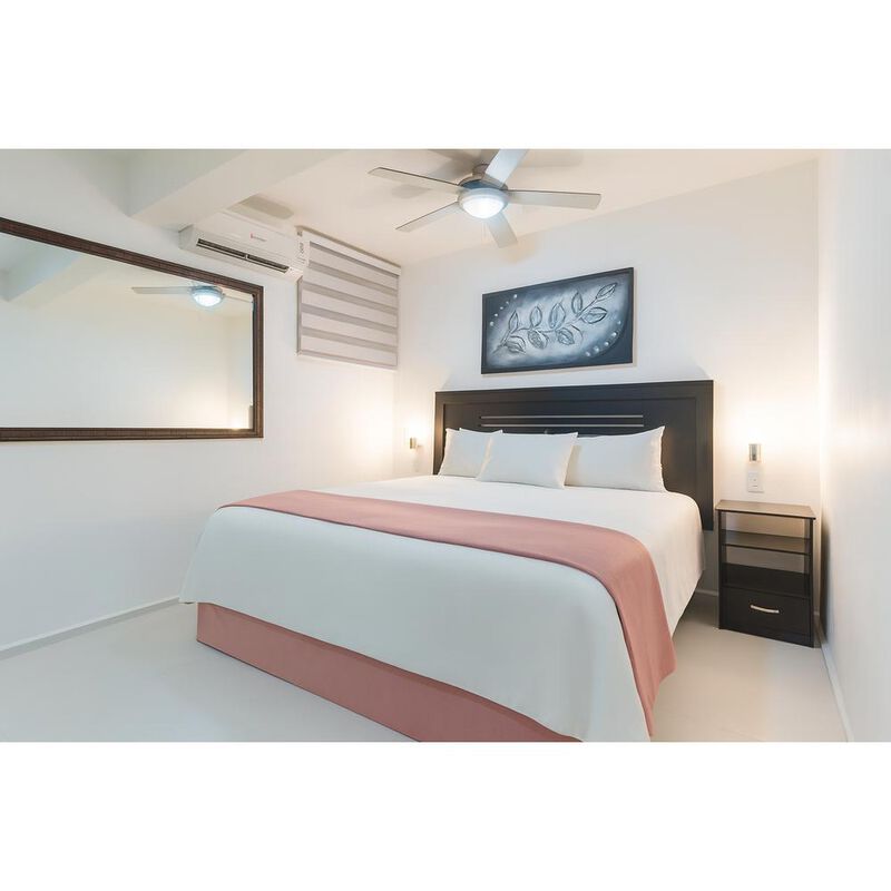 Juego de S&aacute;bana King 200 H (1 S&aacute;bana Plana, 1 S... image number null