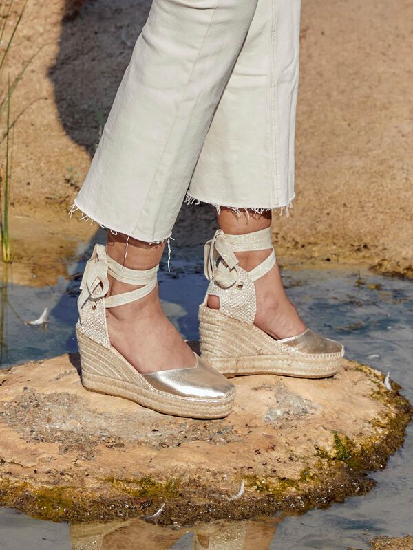 Alpargata Romero Cu&ntilde;a Alta Ante Metal Oro image number null