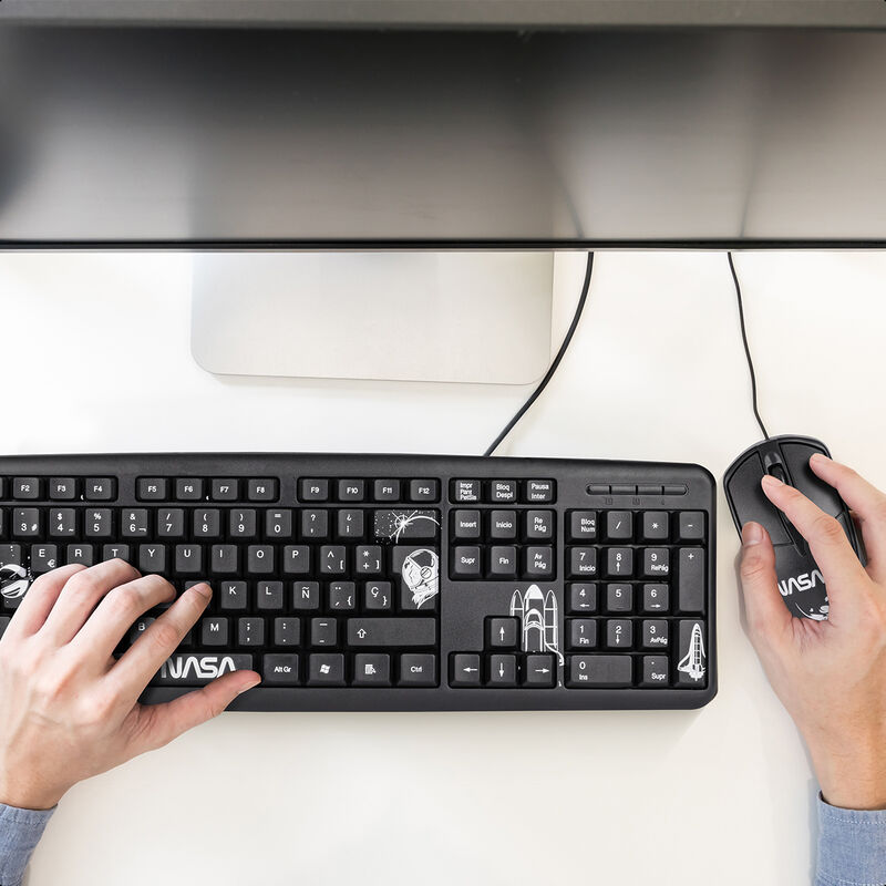 TechZone Teclado QWERTY en Espa&ntilde;ol y Mouse al&aacute;m... image number null