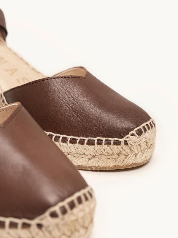 Romero Cu&ntilde;a Media Napa Marr&oacute;n Oscuro image number null