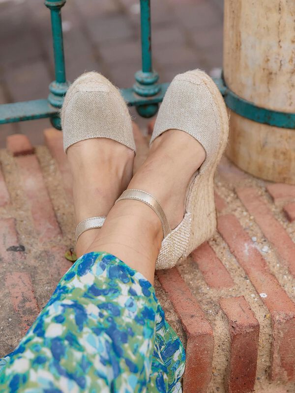 Dalia Cu&ntilde;a Alta de Lino Metalizado en Oro image number null