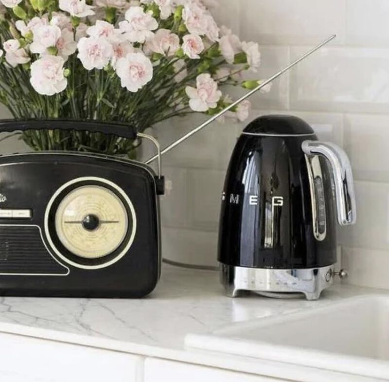 Hervidor El&eacute;ctrico Smeg 50's Retro 1.7 L 7 Ajus... image number null