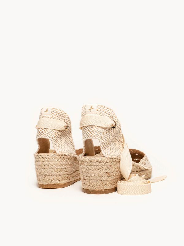 Alpargata Romero Cu&ntilde;a Baja Lona Bordada Crudo image number null