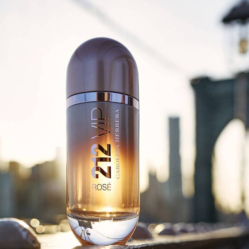 Perfume de Mujer Carolina Herrera 212 Vip Rose ... image number null