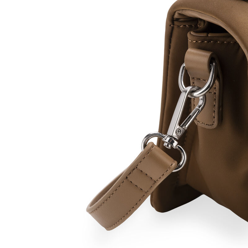 Bolsa Briefcase Chica Acolchado Color Cafe image number null
