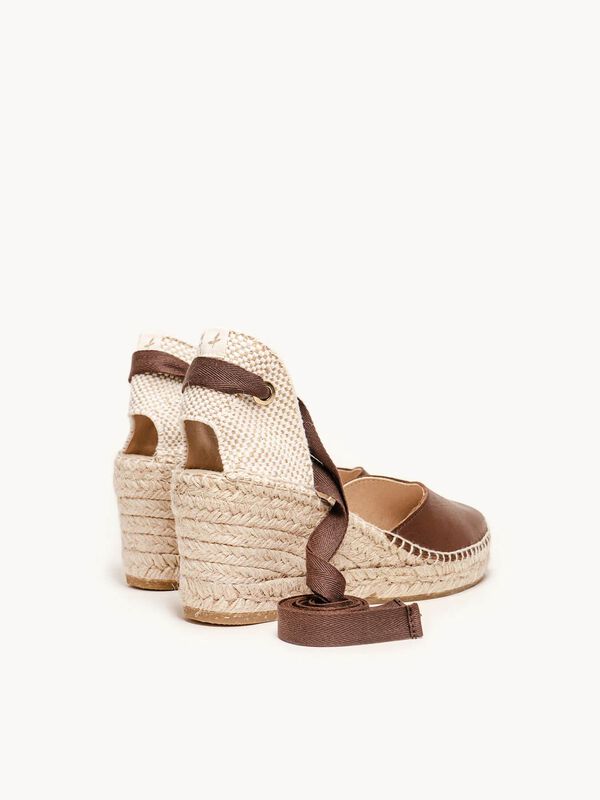 Romero Cu&ntilde;a Media Napa Marr&oacute;n Oscuro image number null