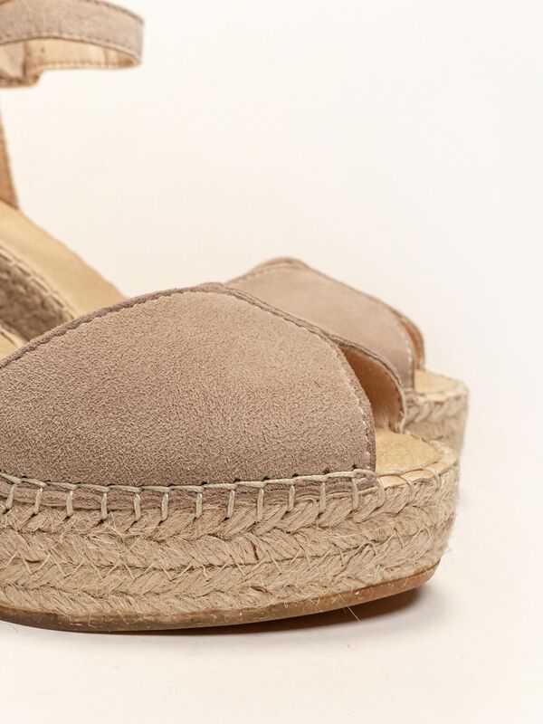 Alel&iacute; Cu&ntilde;a Alta de Ante image number null