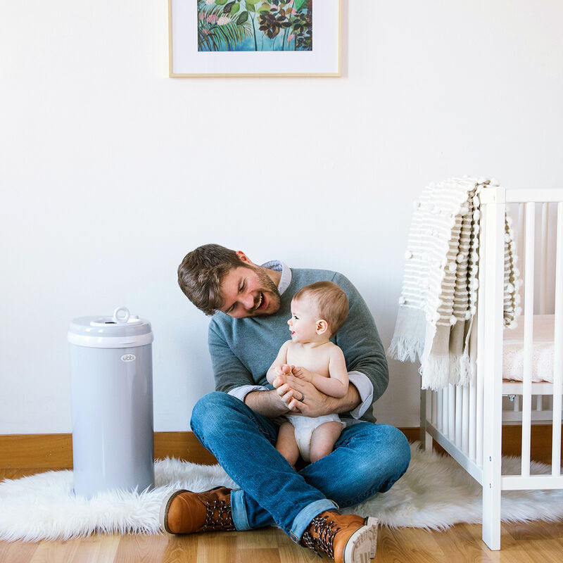 Bote De Pa&ntilde;ales Gris image number null