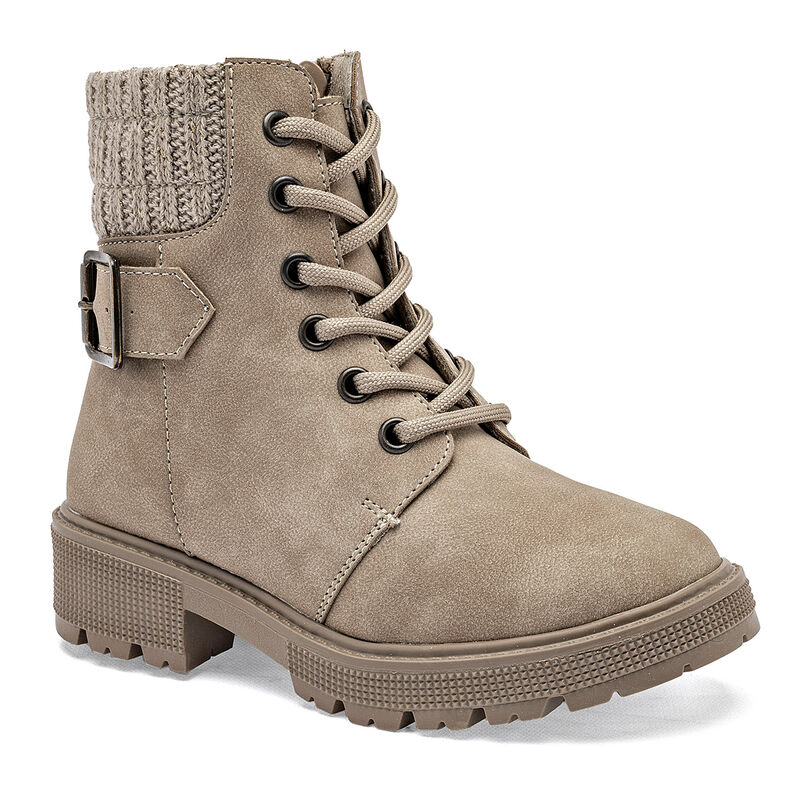 Ensue&ntilde;o Bot&iacute;n para ni&ntilde;a. Beige image number null