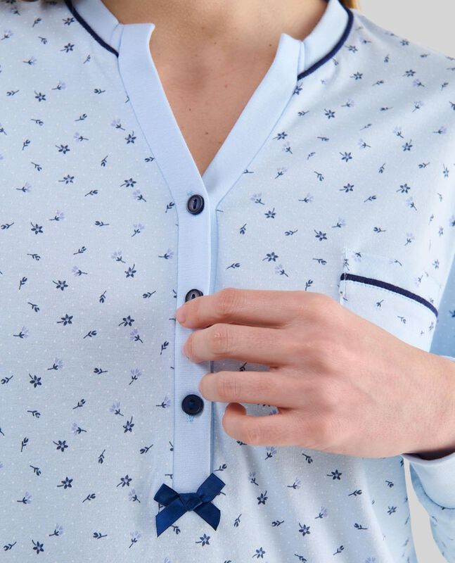 Camis&oacute;n con Estampado de Florecitas Azules Cele... image number null