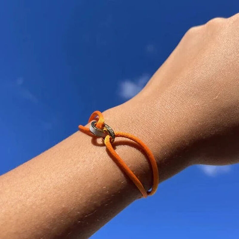 PULSERA WEWA DE SATÉN CON CHARM NARANJA Y ZIRC... image number null
