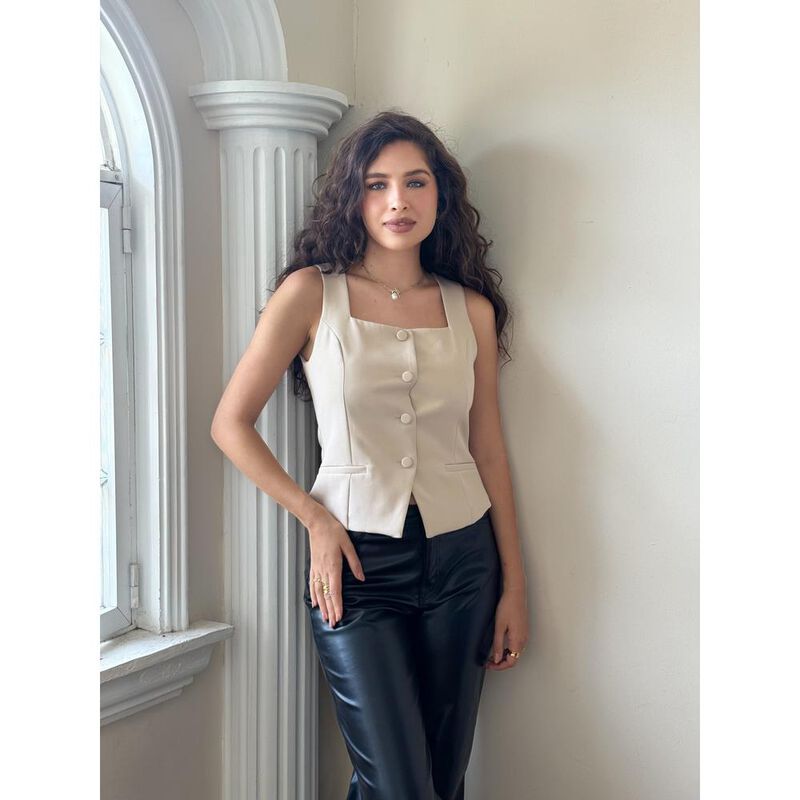 Chaleco escote cuadrado image number null