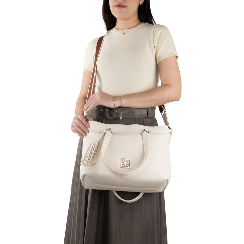 Bolsa Tote Grande Con Tassel Color Beige image number null